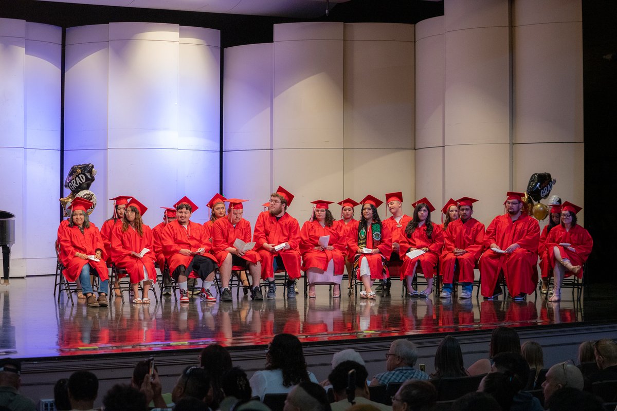 ISD347's tweet photo. 🎓 Congratulations to the 29 graduates of the Area Learning Center! Students celebrated this milestone at the Willmar Education and Arts Center with graduate speeches and a commencement address from teacher Nick Castiglione. ❤️

#WillmarPublicSchools #ALC #ClassOf2026 #Graduation https://t.co/rfLwVUESgu