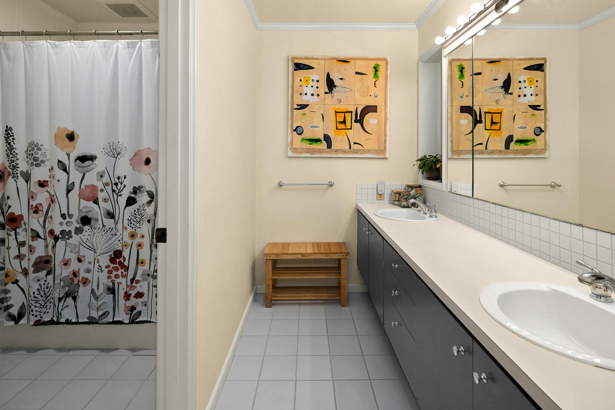NATLdesignco's tweet photo. The same gray color carries over into the slab-front bath vanity &amp; custom walk-in closet.

Good design is in the details, &amp; the details start with a plan. National Designers helps sales teams present better packages to clients &amp; installers so projects sell faster &amp; install easier https://t.co/6uJfYpAf76