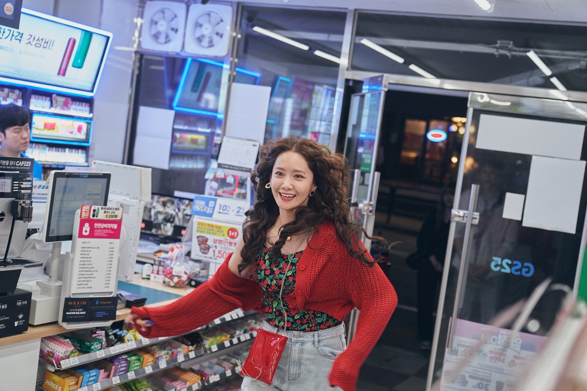 pretty_akuma_jp's tweet photo. 🎉𝗛𝗮𝗽𝗽𝘆 𝗕𝗶𝗿𝘁𝗵𝗱𝗮𝘆 윤아 ✩˚‧

映画『#プリティ・クレイジー』主演🎬✨
#イム・ユナ さん(#少女時代)
𝟱月𝟯𝟬日お誕生日おめでとうございます🎂

お誕⽣⽇を記念して、昼と夜で豹変するソンジを見事に演じ分けるユナのファッションに注目した魅力あふれる新カットを解禁💘 https://t.co/DGcbKHYrSt