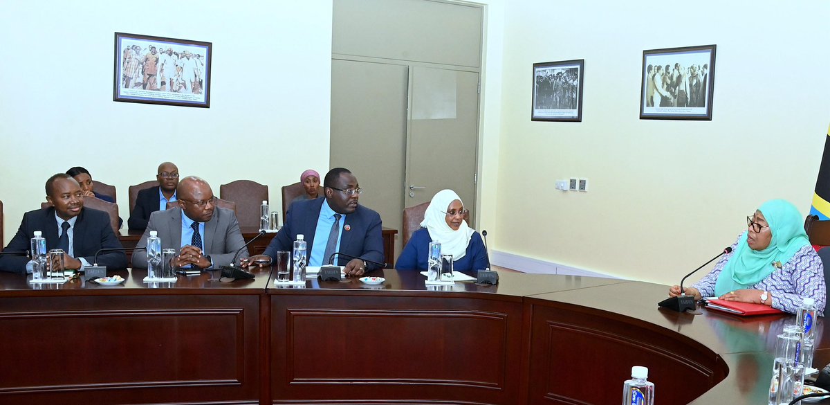ikulumawasliano's tweet photo. Rais wa Jamhuri ya Muungano wa Tanzania Mheshimiwa Dkt. Samia Suluhu Hassan akiwa kwenye kikao cha kupokea Taarifa ya Sensa ya Wanyamapori iliyofanyika nchi nzima mwaka 2024 – 2025 iliyowasilishwa na Waziri ya Maliasili na Utalii Dkt. Ashatu Kijaji kupitia Taasisi ya Utafiti wa Wanyamapori Tanzania (TAWIRI), tarehe 29 Mei, 2026 Ikulu Dar es Salaam.