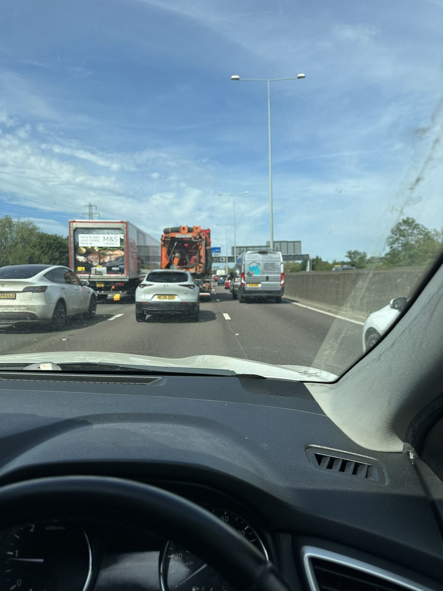 bartonstu's tweet photo. The joys of the m25 😤 https://t.co/3vcEbsK3Vl