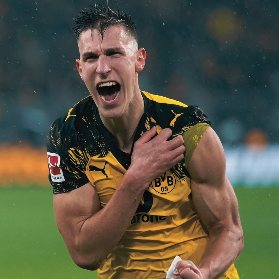 AnythingLFC_'s tweet photo. 🚨Nico Schlotterbeck has informed Florian Wirtz in recent hours during Germany national team duty that he is dreaming of joining Liverpool, and has already gone as far as instructing his agent, Björn Etzel, to begin positioning him for a potential move after the World Cup. (@ITKSpace) 👀