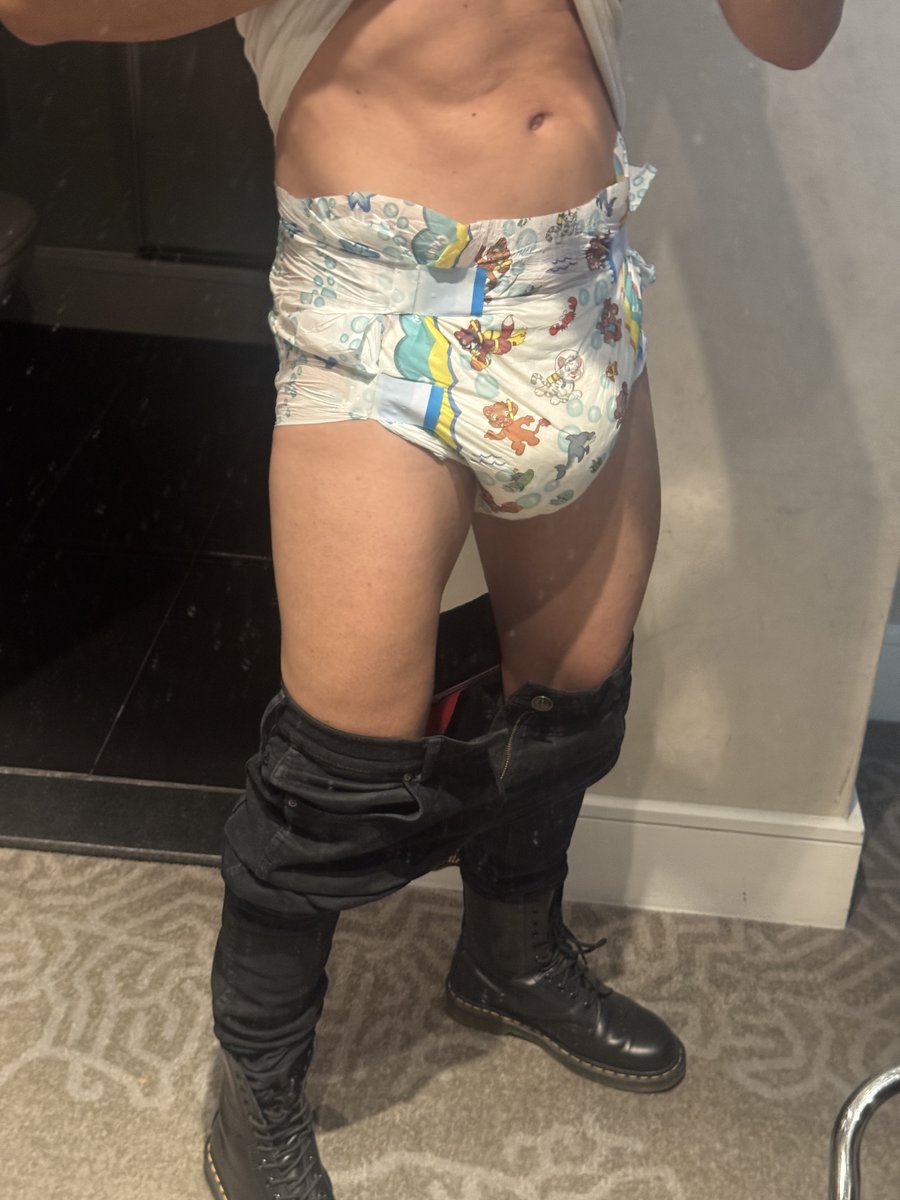 DiaperTwink97's tweet photo. Let´s have some drinks with friends 😜
Guess who doesn't need restrooms tonight?
#abDL #abdlgay #abdlboy #diapergay https://t.co/MuBURiIU0I