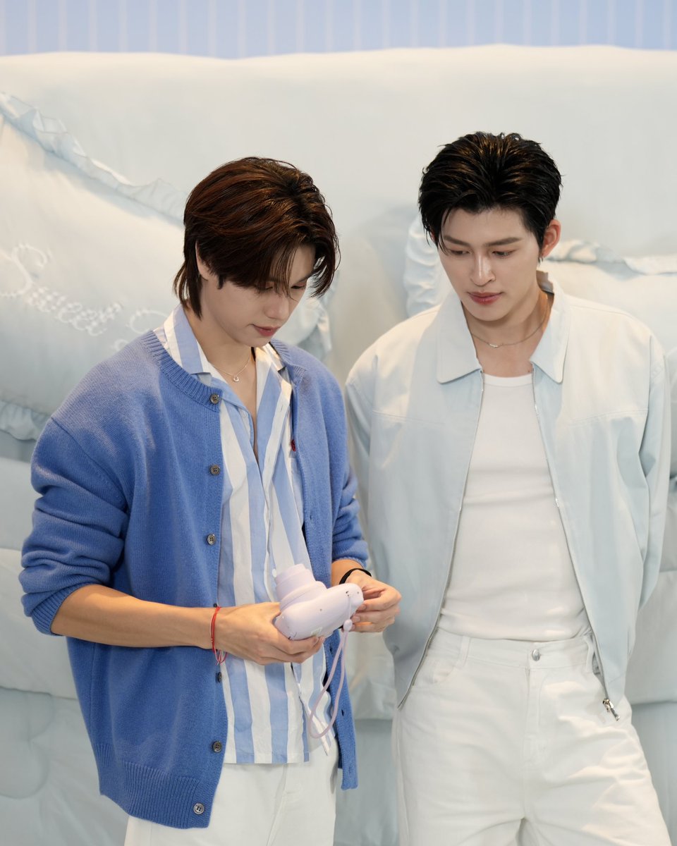 MizuMi__'s tweet photo. คืนนี้หลับฝันดีโดยไม่ต้องนับแกะแล้ว 👀⭐️ 
เพราะคืนนี้มี MizuMi PAJAMAS PARTY
WITH POND - PHUWIN 🧡🐻🐼🤍 
🪄 ปาร์ตี้สุดฟินที่พร้อมพาทุกคนดื่มด่ำ ชวนฝัน ไปกับปอนด์ภูวินทร์

 สามารถรับชมไลฟ์ได้ฟรี!
🗓️ วันที่ 29 พ.ค. 2569 I เวลา 18.00 - 19.00 น.
📍TikTok LIVE MizuMi Official
 
⭐️ พร้อมกับเซอร์ไพรส์สุดพิเศษ! เฉพาะในไลฟ์นี้เท่านั้น
ลุ้นเป็น 20 LUCKY FANS ‼️ รับรูปโพลารอยด์
พร้อมลายเซ็นสด จาก POND - PHUWIN
👉🏻 เมื่อชอป SPECIAL SET “หน้าใสX3” ราคาพิเศษ 999.-* จาก 1,670.- ภายในไลฟ์
👉🏻 เฉพาะ 300 ออเดอร์แรก! รับฟรี🪄 ผ้าปิดตา MizuMi DUO BEAR EYESHADE (คละสี) มูลค่า 250.-
 
*เงื่อนไขเป็นไปตามบริษัทฯ กำหนด I ทุกการสั่งซื้อไม่สามารถยกเลิก เปลี่ยนแปลง หรือแลกเปลี่ยนเป็นเงินสดได้ I 1 ท่าน ต่อ 1 สิทธิ์การเป็นผู้โชคดี
**ให้สิทธิ์เฉพาะคำสั่งซื้อที่ชำระเงินเสร็จสมบูรณ์เท่านั้น คำสั่งซื้อที่ไม่เสร็จสมบูรณ์ ไม่สามารถเข้าร่วมกิจกรรมได้
***สำหรับคำสั่งซื้อที่ชำระเงินแบบ Cash on delivery หรือ เก็บเงินปลายทาง จะไม่สามารถร่วมลุ้นเป็นผู้โชคดี
****ขอสงวนสิทธิ์เปลี่ยนแปลงเงื่อนไขโดยไม่ต้องแจ้งให้ทราบล่วงหน้า I การตัดสินของบริษัทฯ ถือเป็นที่สิ้นสุด
 
#MizuMi #MizuMixPondPhuwin
#PondPhuwin
#ppnaravit #phuwintang