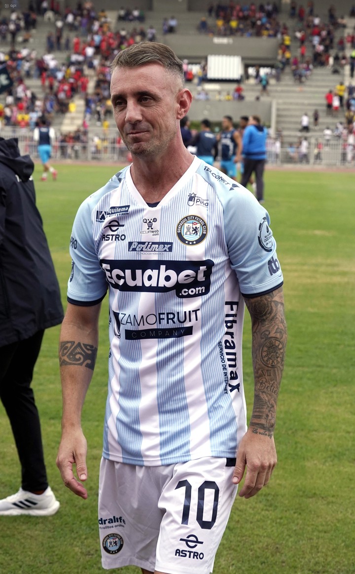jonathanfg92's tweet photo. @MundoIdv El mejor 10 del país en la última década no puede volver a quedarse fuera de un Mundial. Damián Díaz es el único capaz de darle a la Tri la creatividad, la pausa y la claridad que hoy le faltan en ataque.

Beccacece no cometas un error. https://t.co/Tdff7wB4gq