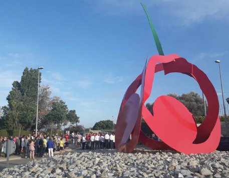 JordiCultura's tweet photo. De cap de les maneres us podeu perdre aquest diumenge 31 de maig la XXXI Fira de la Cirera i Tradicions de #Llers a l'Alt Empordà. A tocar del mes de juny, és temps d'assaborir unes bones cireres de l'Empordà!
https://t.co/si50JyNk7a https://t.co/ubqQCPUNJG