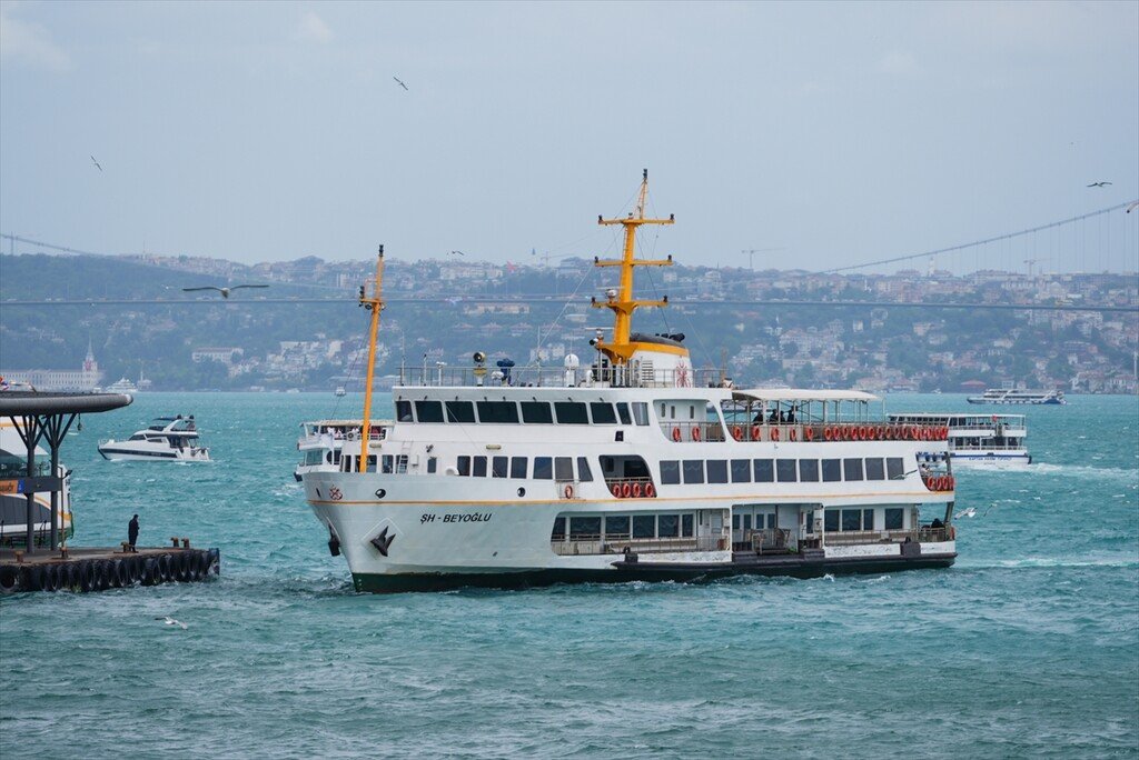 gztcom's tweet photo. 🔵İstanbul Boğazı turkuaz renge büründü https://t.co/IxfMjtBPE1