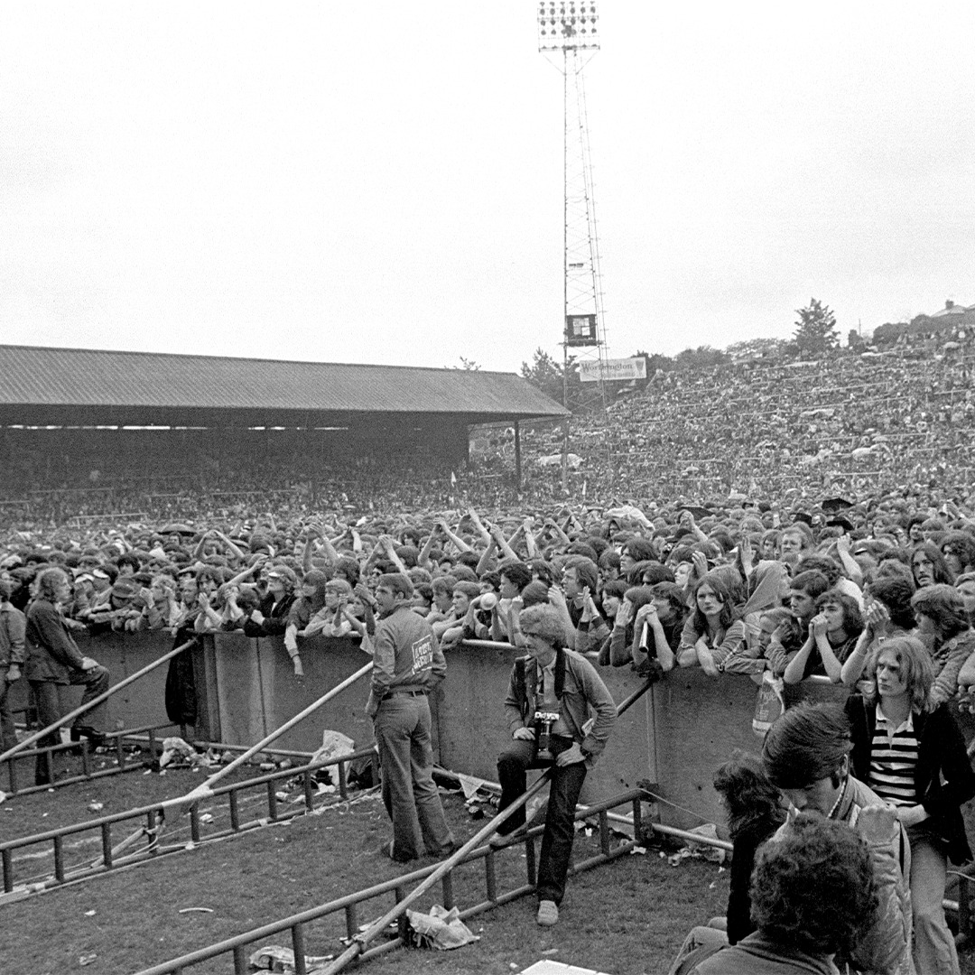 CAFCofficial's tweet photo. 50 years ago today, @TheWho rocked The Valley with a gig that was the stuff of legends 🎸🎶

Take an in-depth look back at a historic day in SE7 and what was the world record-breaking loudest ever concert 🔊

#cafc