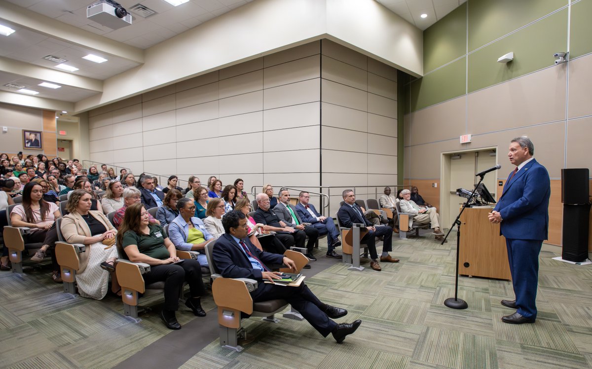 usfcoph's tweet photo. #FeelGoodFriday from this week at the COPH!

It was great welcoming USF President Moez Limayem to the COPH. During his visit, he toured the college, met with student leaders and joined faculty and staff for an open forum filled with thoughtful questions and conversation. https://t.co/nXEJ0FuBJ9