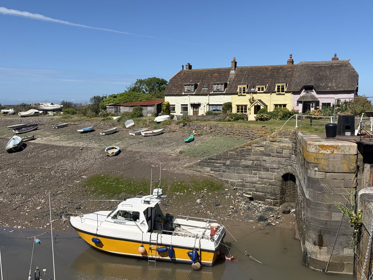 theseaside100's tweet photo. Porlock Weir. Only just realised it’s in Somerset. Quaint. Gentle. Featuring artists, cottages. Got carried away and bought some cheese.
#somerset #swcp https://t.co/5a9keSWYhq