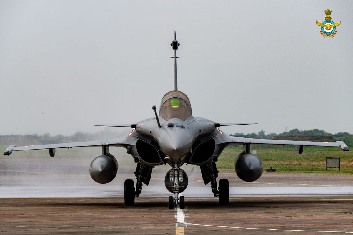 VinodDX9's tweet photo. The primary estimated (by MoD) cost of 126 MMRCA stood at ₹42000 crore (2007) and for the 6 P-75I 2021 it was ₹40000 crore. Now, in 2026, the collective estimated cost (by credible media source) of 114 Rafale &amp; 6 TKMS subs stand at ₹424000 crore ($47 billion). https://t.co/grOcaJJisE