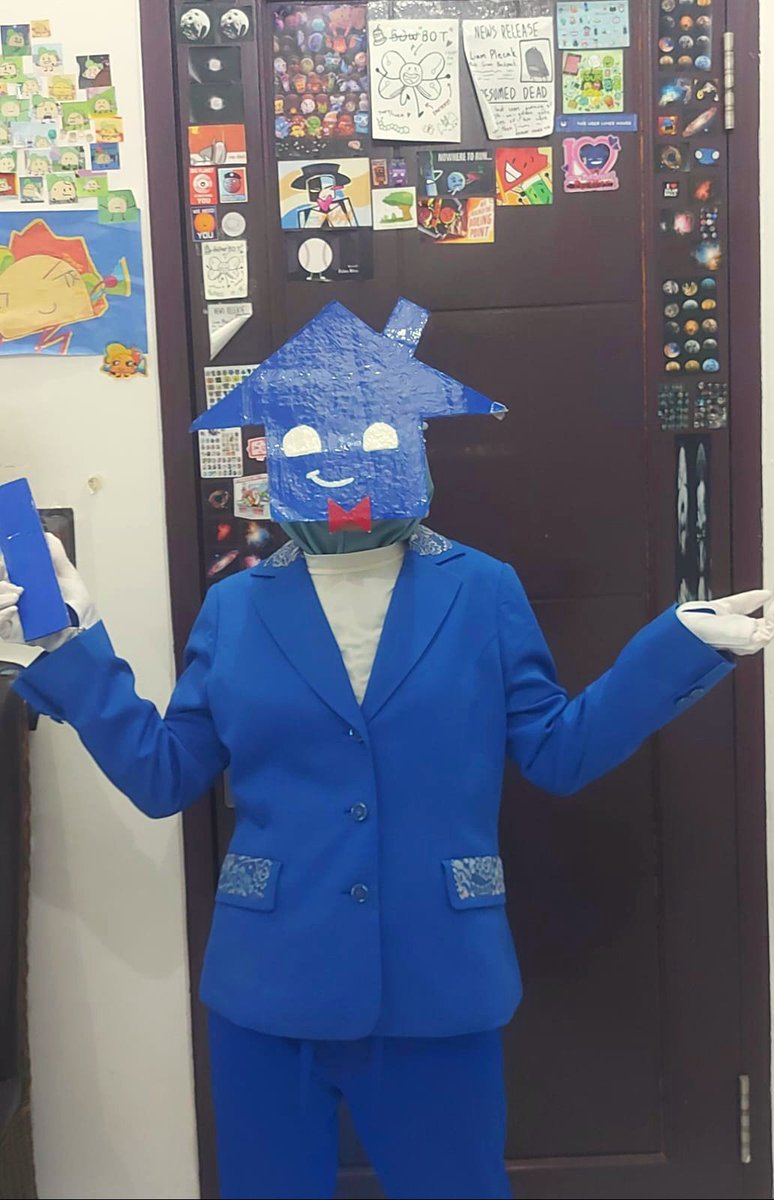 C4ndyR_s's tweet photo. ITS house....🏠🔵 (this cosplay was for a convention!!) #orbitosc #osc https://t.co/bvlVDZz2kn