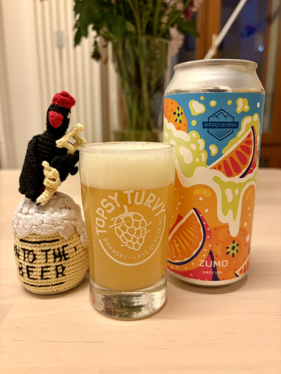IntoTheBeer's tweet photo. 🇪🇸 Voici une petite bière espagnole brassée à Hernani, Euskadi en Espagne avec cette « Zumo », bière de style Hazy India Pale Ale qui pointe à 6% Vol. Alc. - Elle dévoile une robe blonde claire mais bien brumeuse ornée d’une bonne mousse blanche. https://t.co/6xFS7RNCNU