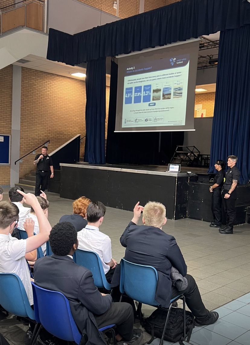 scotfire_glasgo's tweet photo. Great morning at St Andrew’s Secondary as our Green Water Easterhouse crew delivered a water safety session. Brilliant engagement from the pupils — knowledge that helps keep everyone safe.
#WaterSafety #CommunityEducation
@fire_scot @SFRSYourSafety https://t.co/JUYzU8jqTi