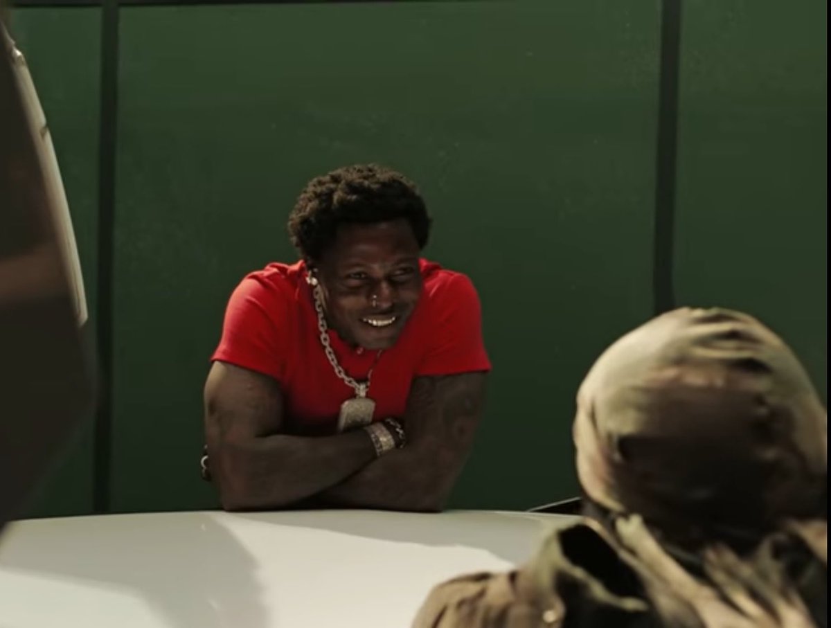 Ayomichaelxx's tweet photo. That look I give my girlfriend when I genuinely know she is cheating on me 😂. https://t.co/HZrTVDrr57