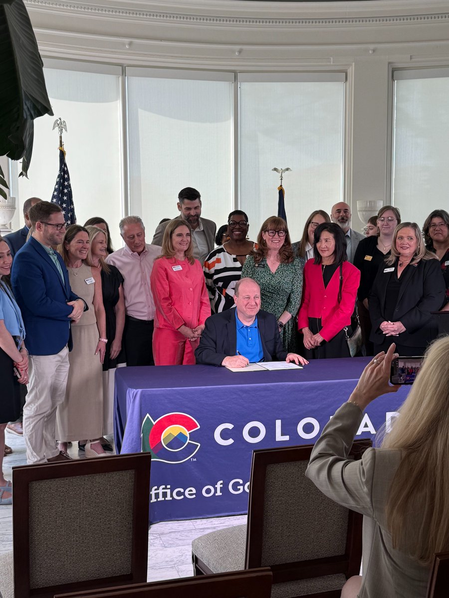 CoHigherEd's tweet photo. Yesterday, Governor Polis signed House Bill 1317, which will create a single, comprehensive system for Coloradans to access job training, higher education and work opportunities.

Learn more about the education laws signed yesterday: https://t.co/WXQQ5S9eu6.

#COLeg #EdColo https://t.co/1eIZfBVnDU