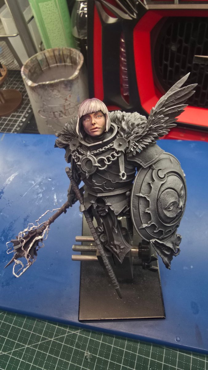 Chessymonkey's tweet photo. Friday WIP: very rarely I have to keep the face brightness and saturation stand a bit lower than the max value as it is not going to be the brightest area

#筆塗り #vallejo #BigChildCreatives #plasticmodel #scalemodel #finescalemodele #miniaturepainting #scale75 #akinteractive https://t.co/yoKk0PAAuU