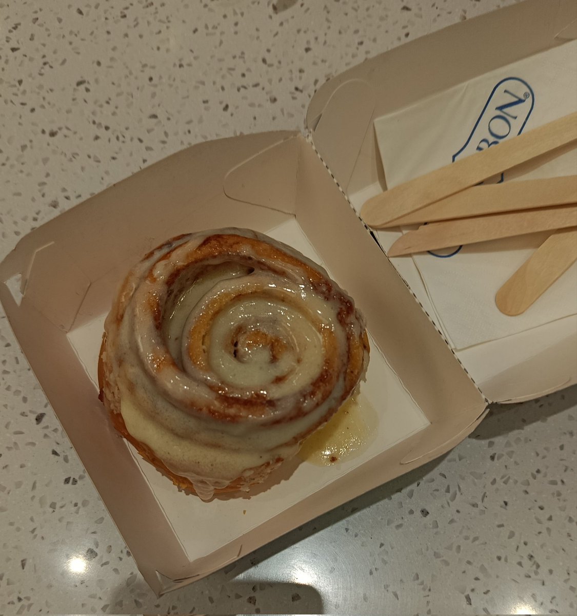 jellyouswon's tweet photo. thank you to whoever invented cinnamon rolls I LOVE CINNAMON ROLLS SM AHHHHHHH https://t.co/gMb2bCC7eG