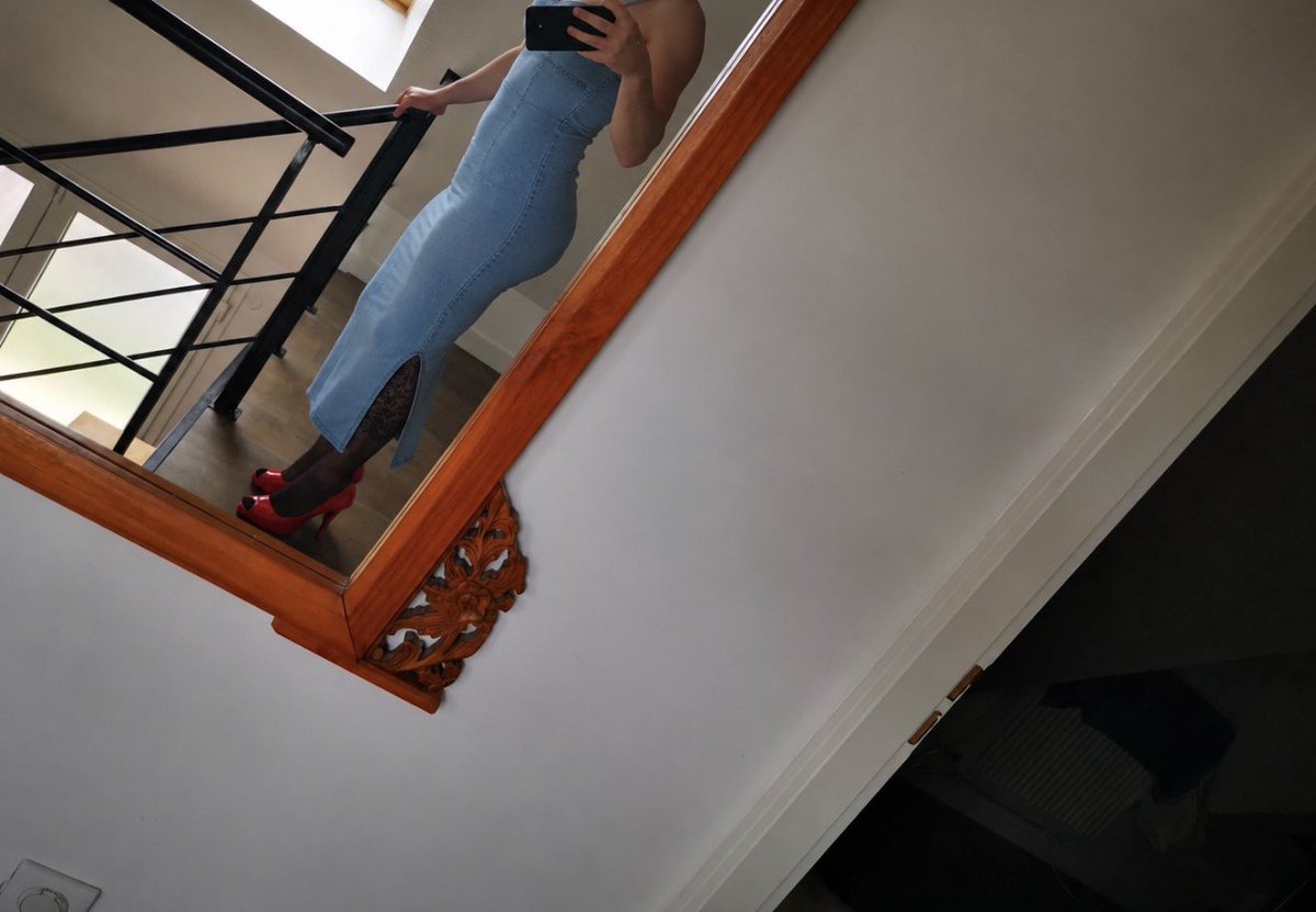 Jadeschzdiary's tweet photo. This denim dress has me feeling so womanly … 🥰
The way it fits, the little slit showing the stockings, and the red heels… I can’t get enough 💙❤️
Do you like the look ?
#FrenchSissy #Denim #SissyStyle #Heels https://t.co/2sJFD0xQH5