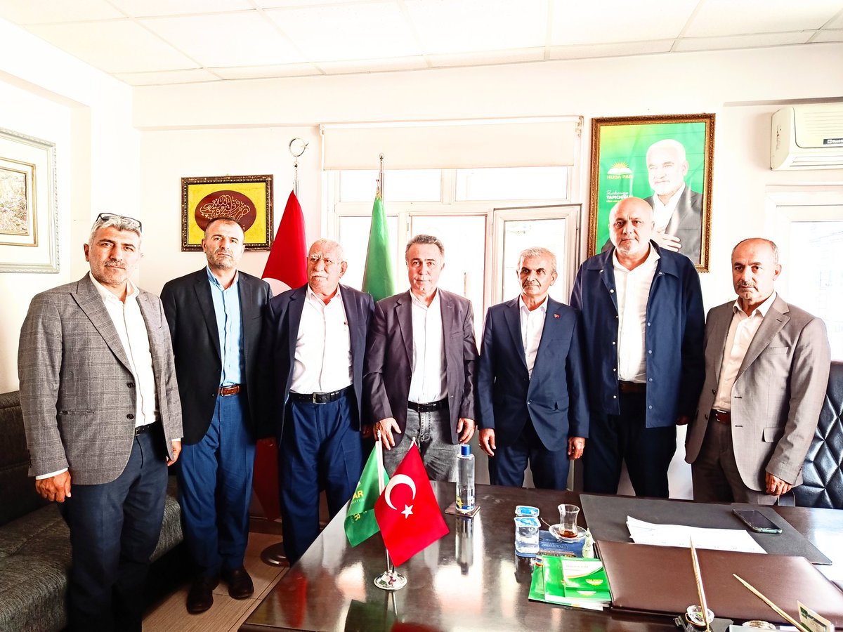 MehmeterifErde5's tweet photo. Hüdapar Mardin li başkanı ziyaret etik gösterdiği ilgiden dolayı teşekkür ederiz Selçuklu teşkilatı Bursa il başkanı Mehmet Şerif https://t.co/hp0W7Z0aTi