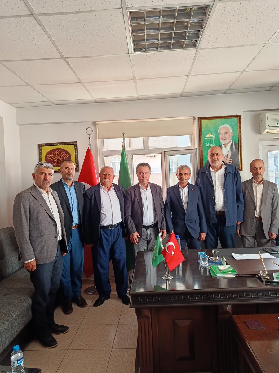 MehmeterifErde5's tweet photo. Hüdapar Mardin li başkanı ziyaret etik gösterdiği ilgiden dolayı teşekkür ederiz Selçuklu teşkilatı Bursa il başkanı Mehmet Şerif https://t.co/hp0W7Z0aTi