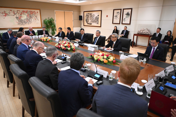 YDunhai's tweet photo. Wang Yi Has Discussions with Representatives from Various Sectors in the United States

On May 27, 2026 local time, Member of the Political Bureau of the CPC Central Committee and Foreign Minister Wang Yi held discussions with representatives from the United States strategic and business communities while chairing the United Nations Security Council high-level meeting in New York.

Wang Yi noted that during the Security Council high-level meeting he chaired in New York, the unanimous call of the participants was to revisit the founding vision of the U.N. Charter, reinvigorate the authority of the U.N., and practice multilateralism. To reinvigorate the U.N., the priority is to reinvigorate the Security Council, and the key lies in coordination and cooperation among its permanent members, among which the direction of China-U.S. relations is of crucial importance. Facts have shown that China-U.S. relations transcend the bilateral scope and affect world peace and the future of humanity. Achieving the sound, steady and sustainable development of China-U.S. relations is the common expectation of the international community and the mission that China and the U.S. should fulfill.

Wang Yi said that the Chinese and U.S. presidents held a historic meeting in Beijing, where they had candid, in-depth, constructive and strategic communication on major issues concerning China-U.S. relations and world peace and development, and reached a series of important common understandings. The two sides agreed to define a constructive relationship of strategic stability as the new positioning of China-U.S. relations and expressed the hope to work in the direction of cooperation as the mainstay, competition within proper limits, manageable differences, and expectable peace, and jointly explore the right way for major countries to get along in the new era. President Xi Jinping pointed out that the great rejuvenation of the Chinese nation and making America great again can go hand in hand and reinforce each other, bringing benefits to the world. The two sides also achieved generally balanced and positive outcomes in economic and trade cooperation, and agreed to support each other in hosting the APEC Economic Leaders’ Meeting and the G20 Summit. To ensure a sound China-U.S. relationship, the two sides need to meet each other halfway, effectively manage differences, lengthen the list of cooperation and shorten the list of problems. Wang Yi stressed that “Taiwan independence” and cross-Strait peace and stability are as irreconcilable as fire and water. Only by upholding the one-China principle and the spirit of the three China-U.S. Joint Communiqués can peace across the Taiwan Strait be safeguarded and conflict and confrontation avoided.

Wang Yi stated that China is ready to work with the U.S. to implement the important common understandings reached by the two presidents, take concrete actions, and work to bring a constructive China-U.S. relationship of strategic stability into reality at an early date. He expressed the hope that those present would make active efforts to this end and help build broader public consensus.

The U.S. participants said that the U.S.-China relationship is the most important bilateral relationship in the world today. The successful meeting between the two presidents not only contributes to the respective development of the two countries, but also injects stability into the turbulent world and sends a positive signal to global markets. China’s economy has demonstrated strong resilience and vitality. American businesses are optimistic about the Chinese market and look forward to increasing investment and cooperation in China. As major countries, the U.S. and China should strengthen coordination and cooperation in various fields, jointly provide international public goods, and work hand in hand to address global challenges.

Wang Yi also answered questions on China’s economy, artificial intelligence, the situation in Iran, and other topics.