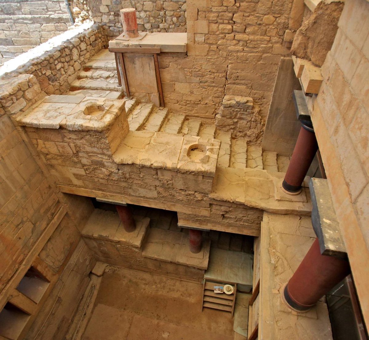 JamesLucasIT's tweet photo. The grand stairs of the Palace of Knossos in Crete, one of the oldest palace complexes in Europe.

It was built around 1900 BC on a site that had been inhabited since roughly 7000 BC. https://t.co/cSKmc6qcBA
