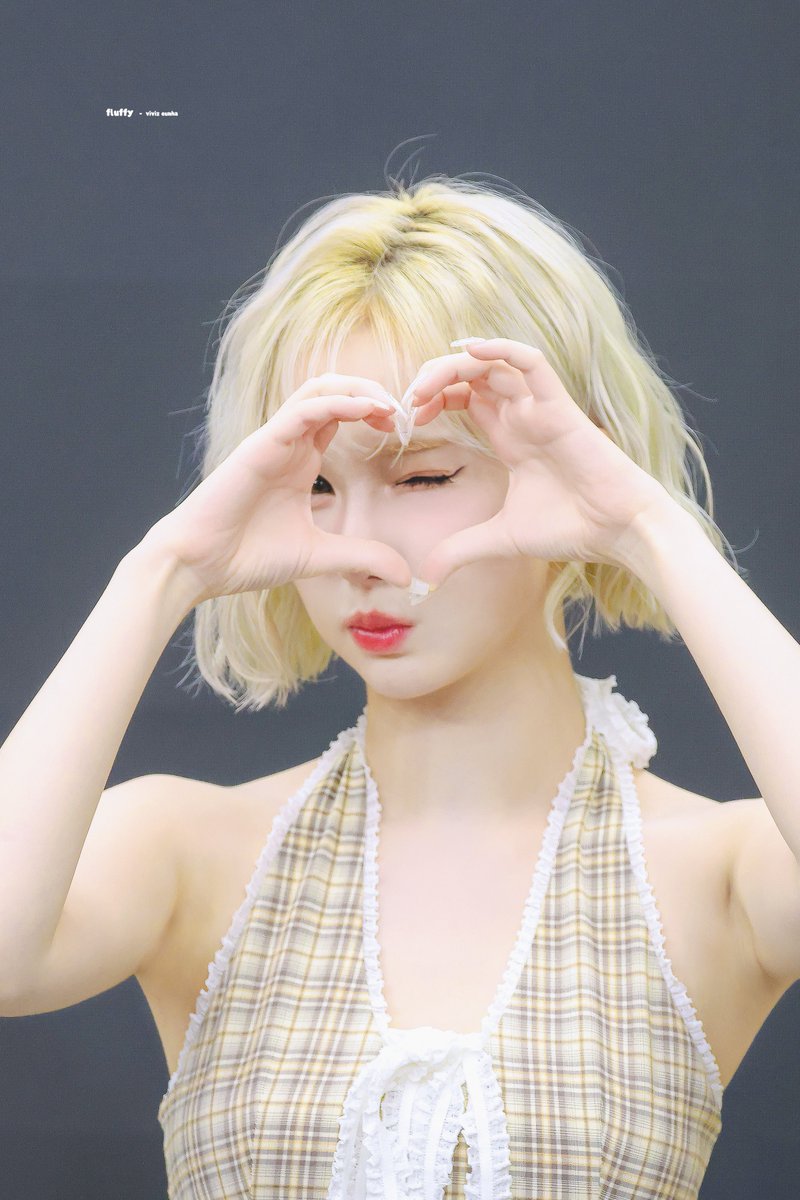 fluffy_eb's tweet photo. 250718 #비비지 #VIVIZ #은하 #EUNHA 
#별을모아_태어난_은하에게
#EunhaOnlyWayIsMilkyWay https://t.co/fkqzmHwZnG