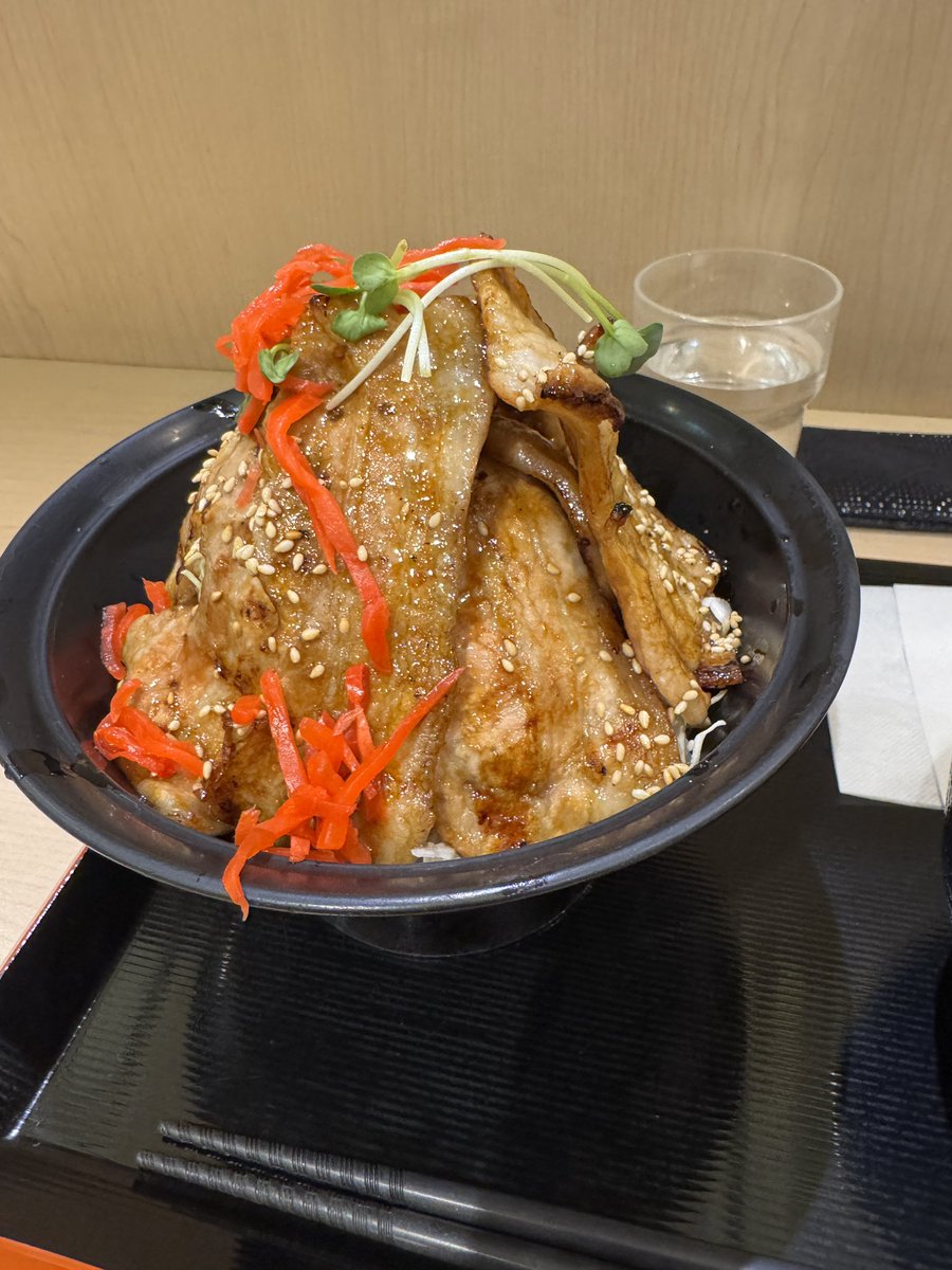 mr_ymgt's tweet photo. 【ご報告があります】

これまで索道コンサルとして個人活動をしてきましたが、
この度「一般社団法人 スキー場サポートネットワーク（通称：一社 SSN）」の設立準備を進めています。

相互互助・研究・評価と教育のハブとして、
スキー場業界全体をより強く・持続可能にする組織にしたいと思います。

この組織の応援団的な下部組織としてスキー・スノーボードのクラブも作ります。日本版クラブフィールドの運営母体を目指す倶楽部SSNです。
海外視察も定期的に開催出来ればとか夢は拡がります。

少しずつ発表していくので宜しくお願いします！

画像は今日の晩ご飯。

#スキー場サポートネットワーク #一社SSN