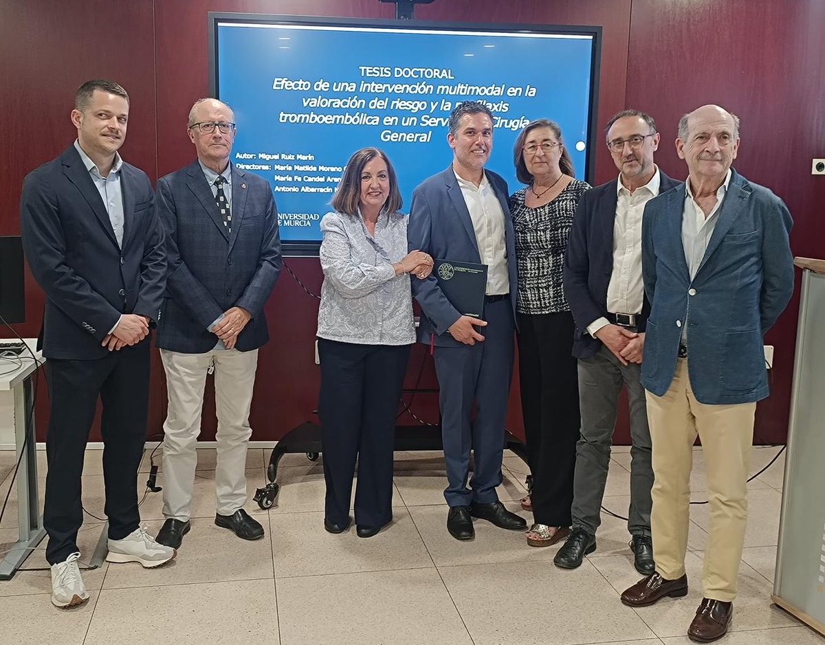 aguayo_UM's tweet photo. El nuevo doctor por la @UMU, cirujano general de @Area7ReinaSofia @Murciasalud Dr. Miguel Ruiz Marin. 
con sus directores/as y tribunal de tesis.
@victorsoria65 @aecirujanos @AEC_calidad @May31118673 @IMIB_RMurcia https://t.co/kRVv1ibj3N
