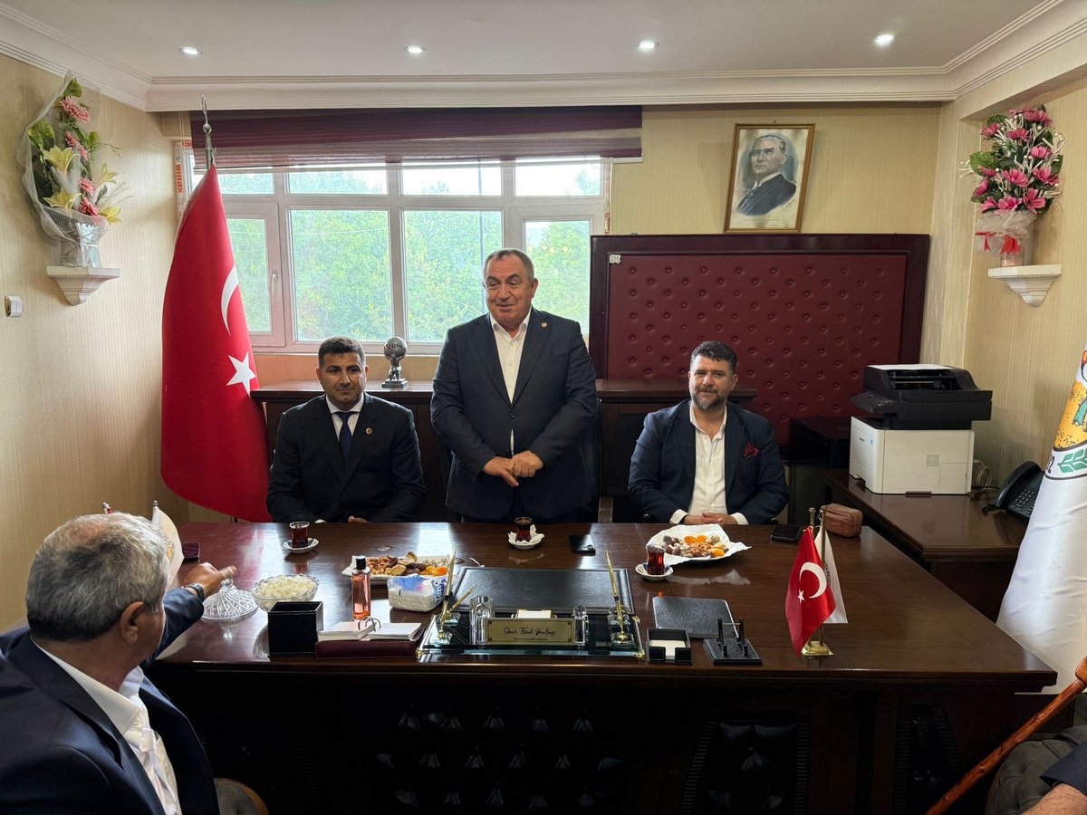 eminsimsekmus's tweet photo. 📍Yeşilova Beldemiz

Kurban Bayramı dolayısıyla Yeşilova Beldemizde vatandaşlarımızla bir araya geldik. İl Başkanımız Sn @MelikEmre1 ve parti teşkilat mensuplarımızla gerçekleştirdiğimiz programda Belde Belediye Başkanımız Sn Ömer Faruk Yenilmez ve hemşehrilerimizle bayramlaştık.

Birlik ve beraberliğin en güzel örneklerini gördüğümüz bu buluşmada bizleri sıcak bir şekilde ağırlayan tüm Yeşilovalı hemşehrilerimize teşekkür ederiz.