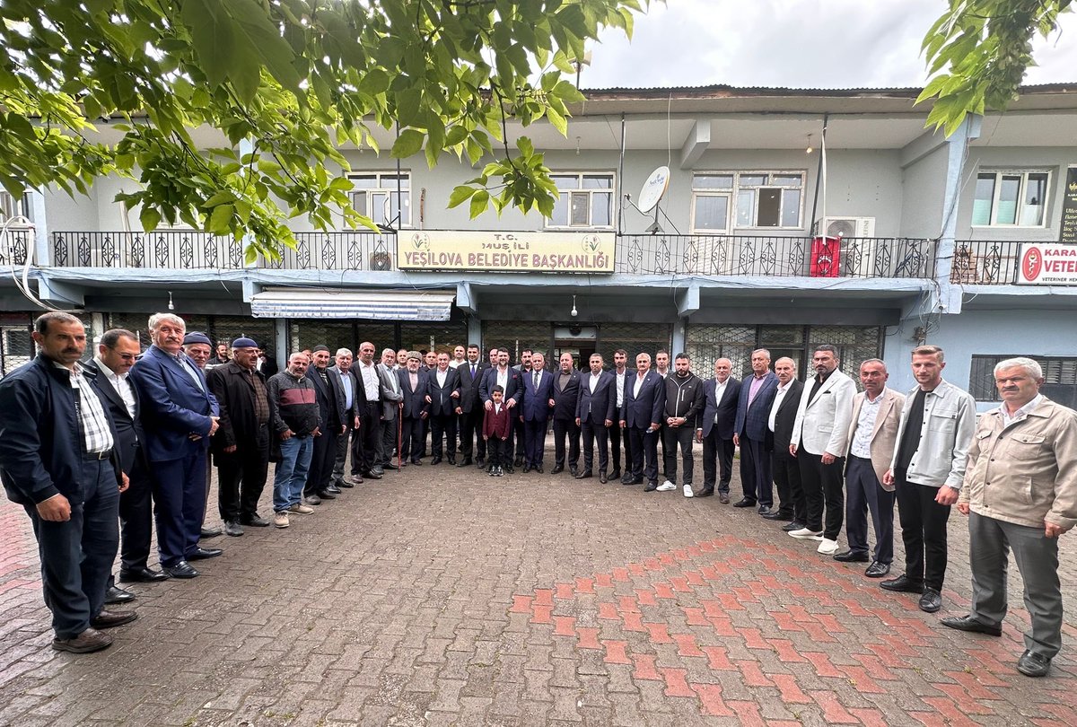 eminsimsekmus's tweet photo. 📍Yeşilova Beldemiz

Kurban Bayramı dolayısıyla Yeşilova Beldemizde vatandaşlarımızla bir araya geldik. İl Başkanımız Sn @MelikEmre1 ve parti teşkilat mensuplarımızla gerçekleştirdiğimiz programda Belde Belediye Başkanımız Sn Ömer Faruk Yenilmez ve hemşehrilerimizle bayramlaştık.

Birlik ve beraberliğin en güzel örneklerini gördüğümüz bu buluşmada bizleri sıcak bir şekilde ağırlayan tüm Yeşilovalı hemşehrilerimize teşekkür ederiz.