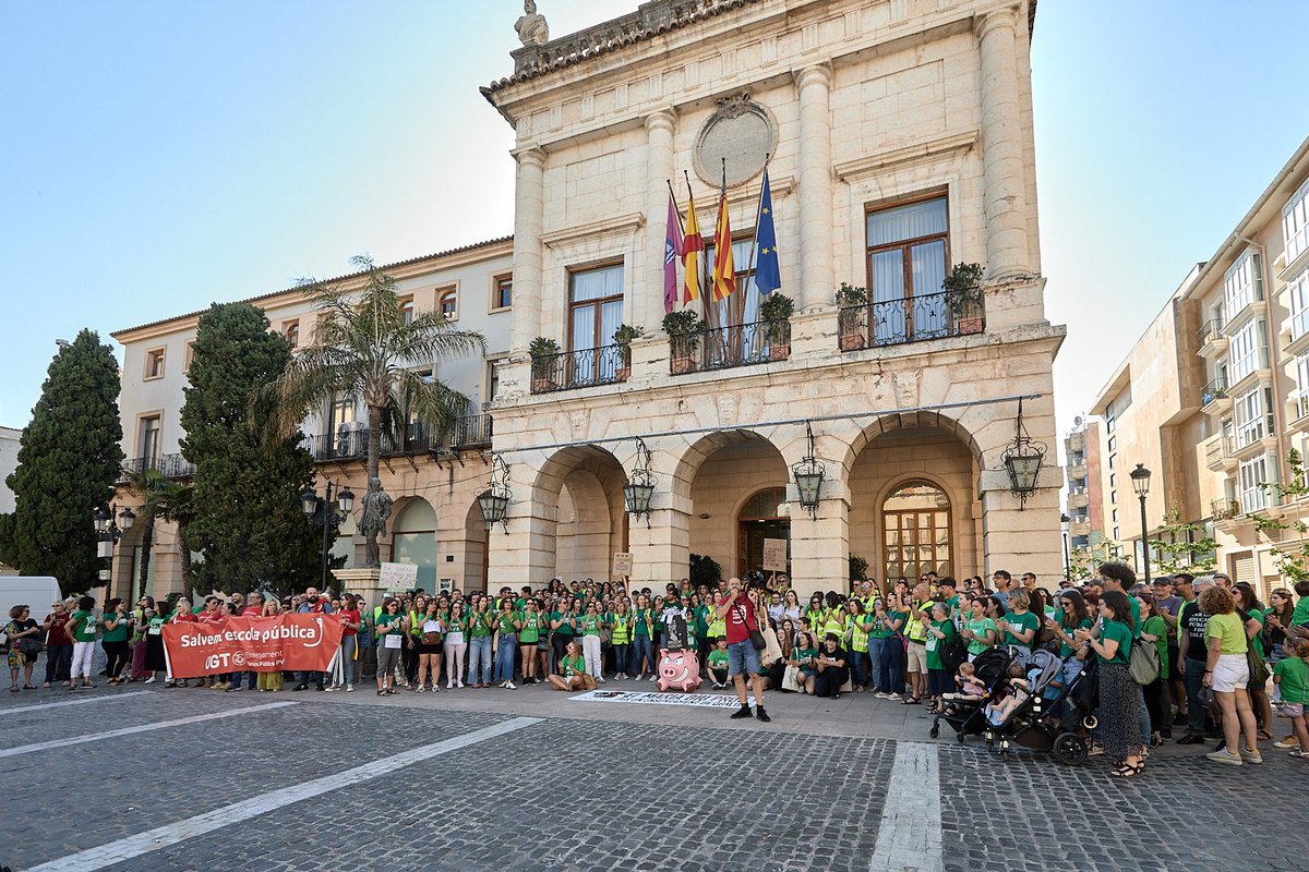 aj_gandia's tweet photo. 🔹 El gobierno de Gandia muestra su apoyo a la huelga del profesorado y a las reivindicaciones de la comunidad educativa.

ℹ️ https://t.co/Zs1JBNVvIe

📷  Natxo Francés https://t.co/ZWzB8KqovQ