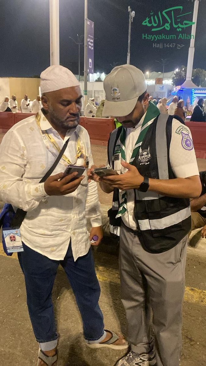 kshafa1's tweet photo. #السعودية | يواصل فريق كشافة المعهد الصناعي الثانوي بسراة عبيدة أعماله التطوعية بمشعر منى، ضمن الجهود المبذولة لخدمة ضيوف الرحمن، وذلك من خلال الإسهام في تنظيم الحركة، وتقديم الدعم والإرشاد، بما يعكس روح العطاء والمسؤولية الوطنية لدى أبناء الوطن في خدمة حجاج بيت الله الحرام. https://t.co/VyVJsPCYol