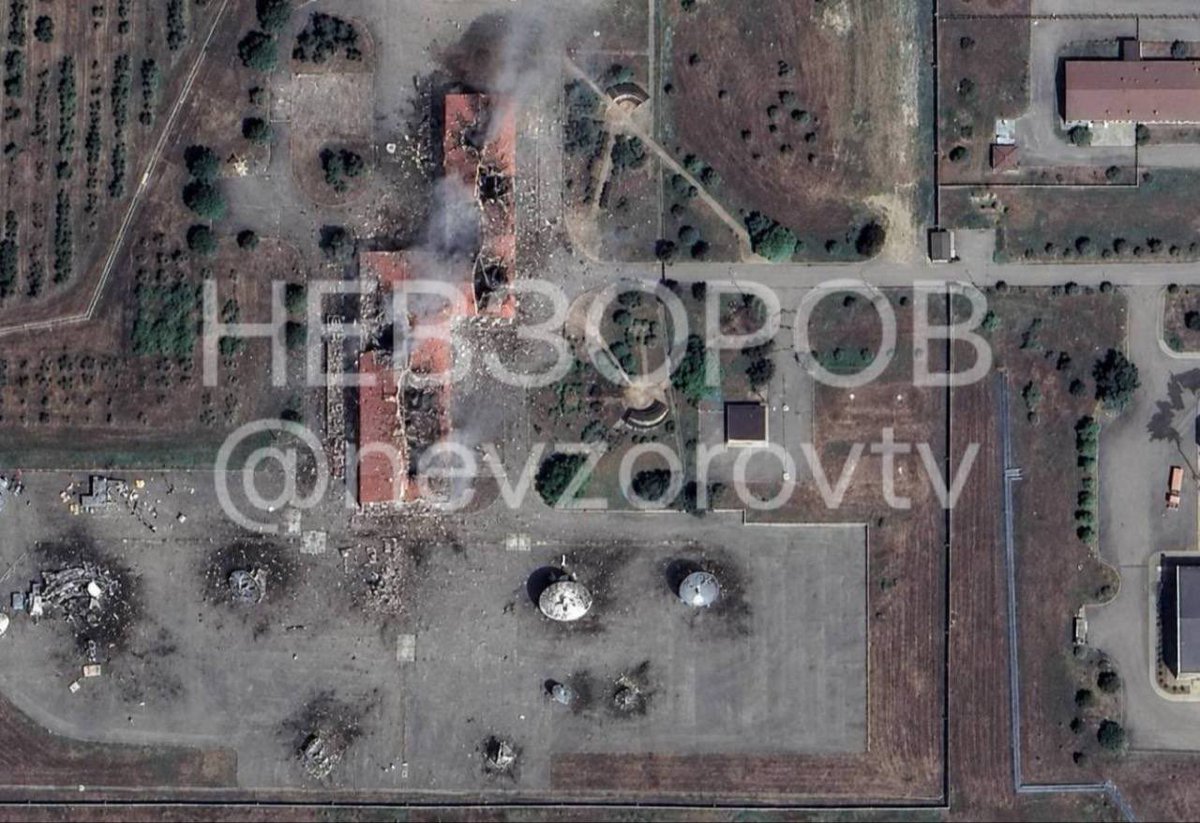 Maks_NAFO_FELLA's tweet photo. 🔥 A very important facility was destroyed tonight. It was an FSB electronic intelligence center in the village of Strelka in the Temryuk district of Krasnodar Krai, - Nevzorov
In addition, missile and drone depots, a drone control center, and about a hundred FSB officers were destroyed.