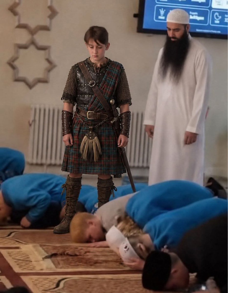 TobsHere's tweet photo. As long as there is one that makes a stand not all hope is lost. #British #Islam #cult #woke https://t.co/LEyjrhl2ul