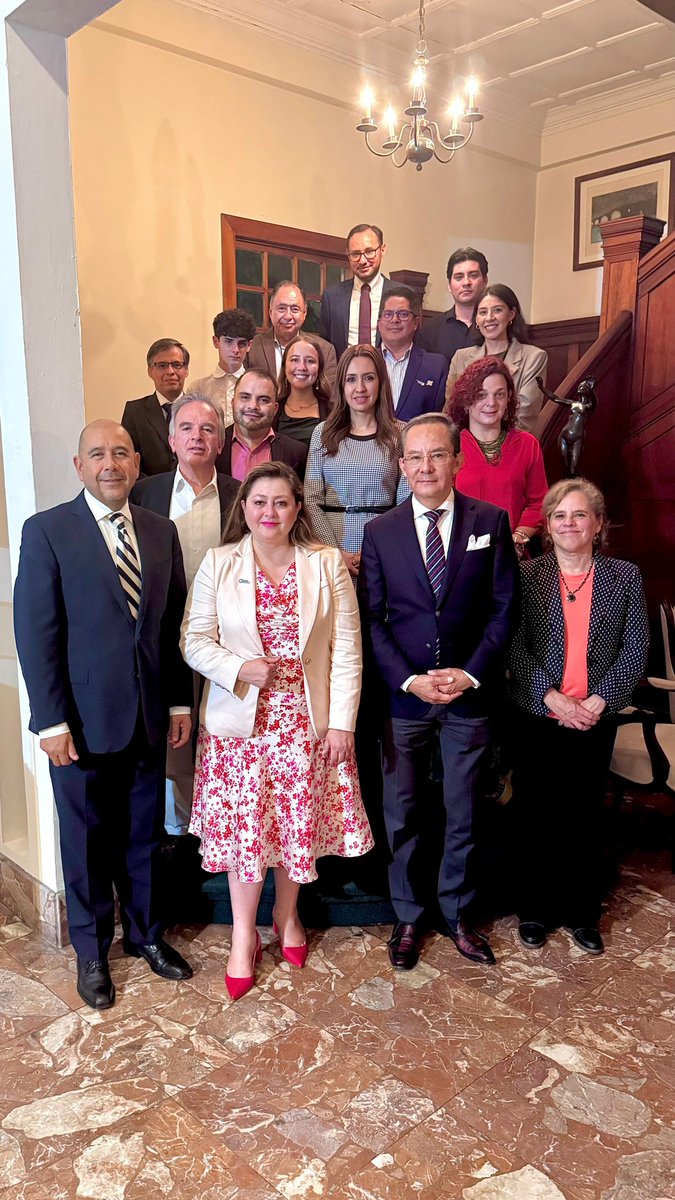 amei_mx_oficial's tweet photo. 🌟 Expresamos nuestro más sincero agradecimiento al Excmo. Embajador Víctor Manuel Sánchez Colín, así como a su distinguido equipo de trabajo, por la cálida hospitalidad, las finas atenciones y la generosa recepción que brindaron a nuestra delegación. https://t.co/UtAomCKwSh