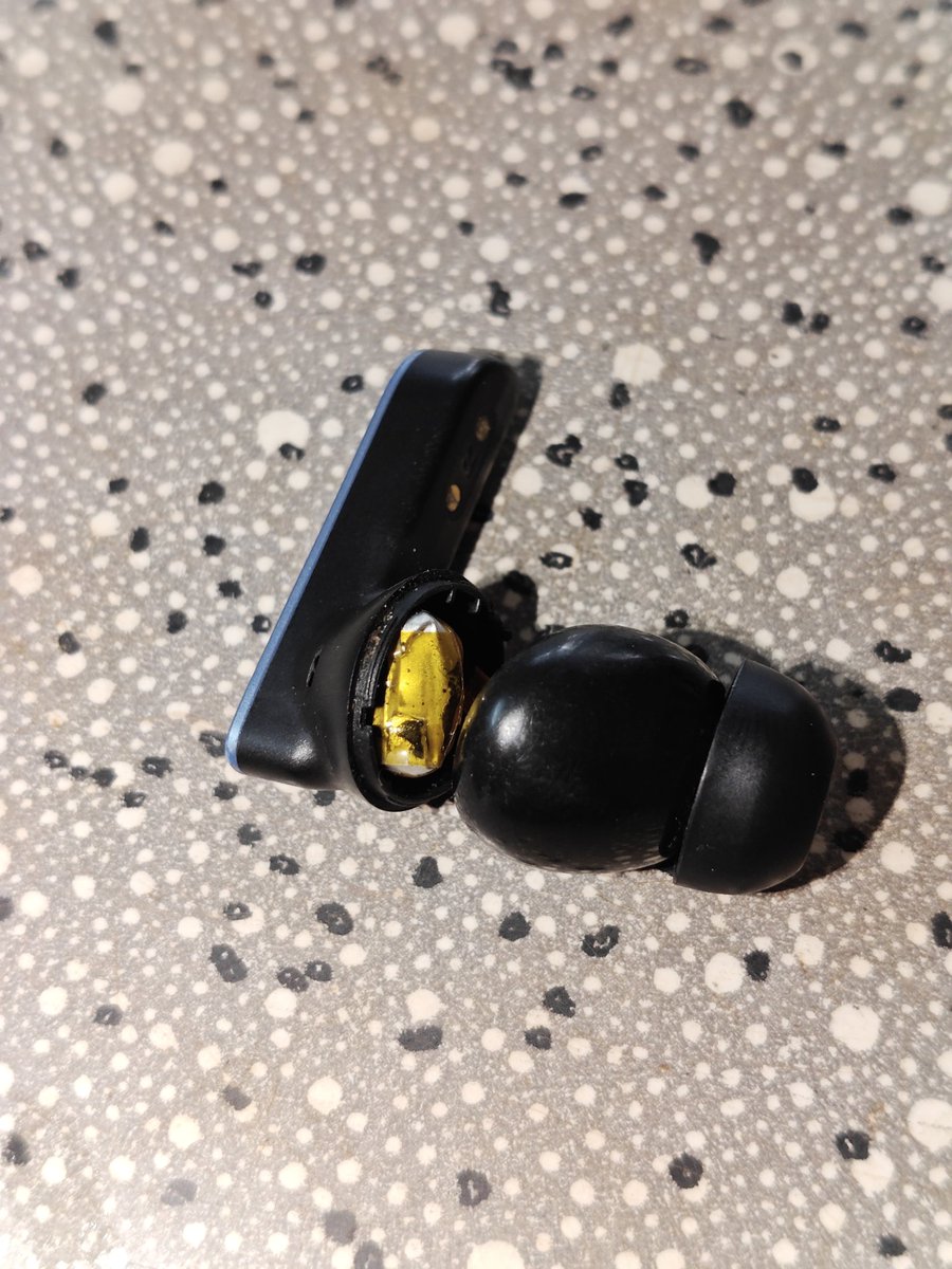nambiarvaishac's tweet photo. My @RockWithboAt Nirvana X earbuds just EXPLODED near my ear canal while listening to music, causing temporary deafness for 4-5 minutes.
#boAt #gadgets #ConsumerProtection https://t.co/WezNZVRPbk