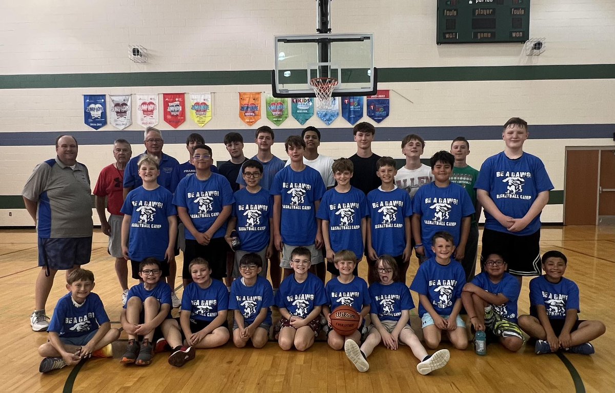 csfhotdogs's tweet photo. The future of Hot Dog basketball is looking bright! Our youth basketball camp wrapped today - thanks to the coaches & players who helped grow our program's future talent. The kids got great experience & enjoyed their time on the court! πΎπ #hotdogexcellence #communitycomesfirst https://t.co/aSRnzGS7QS