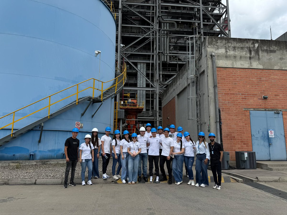 UDESCUCUTA's tweet photo. Estudiantes de Comercio Exterior UDES Cúcuta realizaron una visita académica a la Zona Franca de Termotasajero, fortaleciendo sus conocimientos en logística, régimen franco y generación de energía. Una experiencia que conectó la teoría con la realidad empresarial. https://t.co/3N8PW4yULn