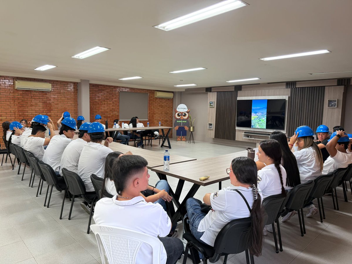 UDESCUCUTA's tweet photo. Estudiantes de Comercio Exterior UDES Cúcuta realizaron una visita académica a la Zona Franca de Termotasajero, fortaleciendo sus conocimientos en logística, régimen franco y generación de energía. Una experiencia que conectó la teoría con la realidad empresarial. https://t.co/3N8PW4yULn