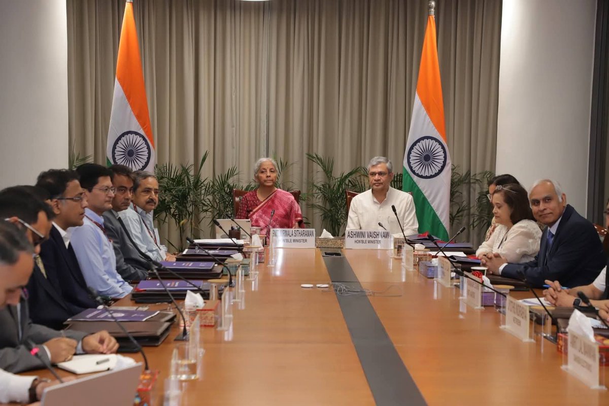 ashoklahiribjp's tweet photo. NITI Aayog’s Frontier Tech Hub has unveiled “Future of India’s Semiconductor Industry”, a 10-year roadmap outlining India’s vision for strengthening its position across the global semiconductor value chain.

@nsitharaman
@AshwiniVaishnaw

#FrontierTechHub https://t.co/jhLKOJ6VWP