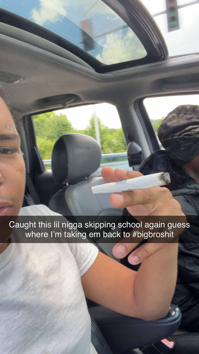 LilBill_24's tweet photo. I stay catching this lil nigga that live in my apartments skipping school, &amp; every time I make him get in &amp; take him right back to school &amp; walk him in😂💯❤️‍🩹 I told him I wanna be at ya graduation not at a court date💯👌🏽‼️ https://t.co/rOFyibioAQ