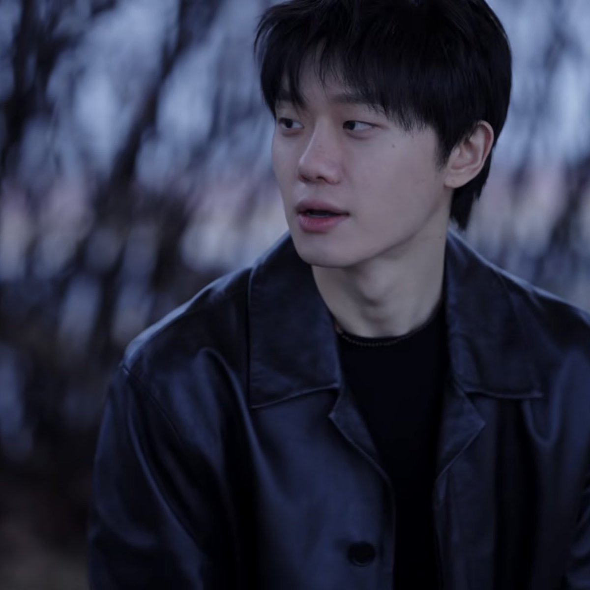 hyuzzi09's tweet photo. 오늘의기도: 천연날티얼굴로명품골프술에관심없고 노래만엄청만들고공놀이하고가끔전시보는남자라감사합니다 https://t.co/5j0OCxNvOB