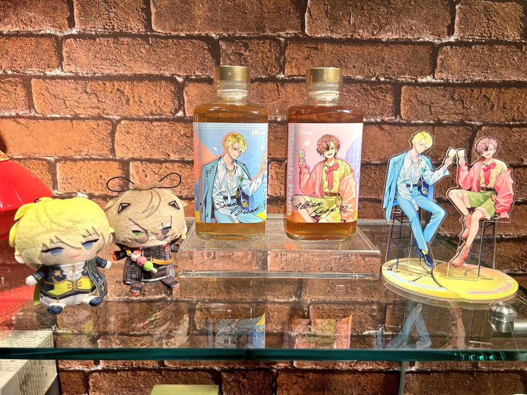 333IvI333's tweet photo. Sonny &amp; Alban賀木堂的聯名酒預購到5/31喔！可以到店裡試喝跟拍照，感謝業務經理特別把酒放到打光的地方讓我拍出美照，他們很歡迎大家去試喝！不常喝酒的我試了加冰&amp;氣泡水的版本覺得好喝，清爽順口，很適合炎炎夏日，期待到貨後的微醺美好時光🥂 #賀木堂 #nijisanji_en #AlbanKnox #SonnyBrisko https://t.co/7UABalEZsd