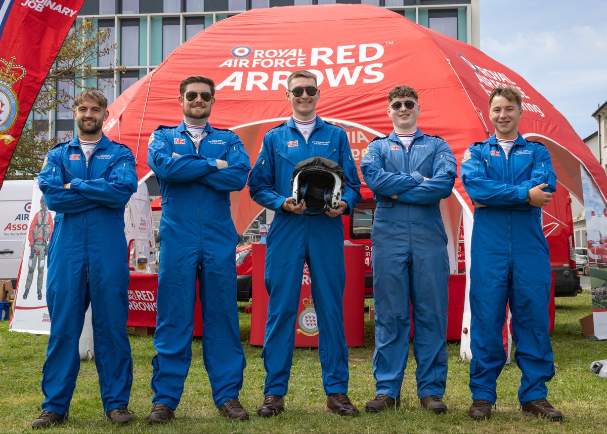 rafredarrows's tweet photo. Who’s attending the English Riviera Airshow in Torbay? Come and meet members of the Blues - the Red Arrows’ support team - today and tomorrow. Looking to the skies, display times for the Red Arrows are 1845 this evening and 1200 on Saturday. 

#RedArrows | #RAF | #Airshow | #Torbay