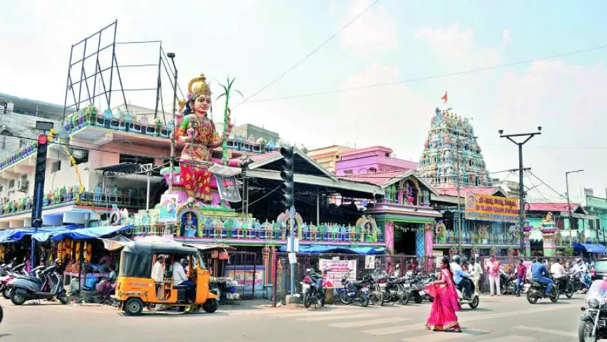 TTNSeva's tweet photo. One of the old and among the most revered temple of Hyderabad.

🛕 Temple: BALKAMPET YELLAMMA TEMPLE
📍 Place: Ameerpet-SR Nagar, Hyderabad

🙏 Follow @TTNSeva for spiritual Telangana content.

 #ShaktiPeeth #TTNSeva #BalkampetYellamaTemple #Balkampet https://t.co/RLXJryYaLr