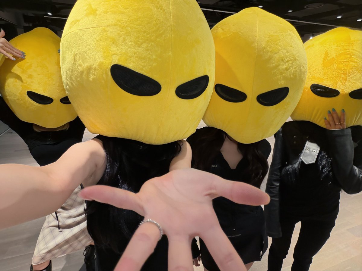 leftfourtdead's tweet photo. aespa fueron nombradas como embajadoras globales de grindr https://t.co/BHMILWu9xK