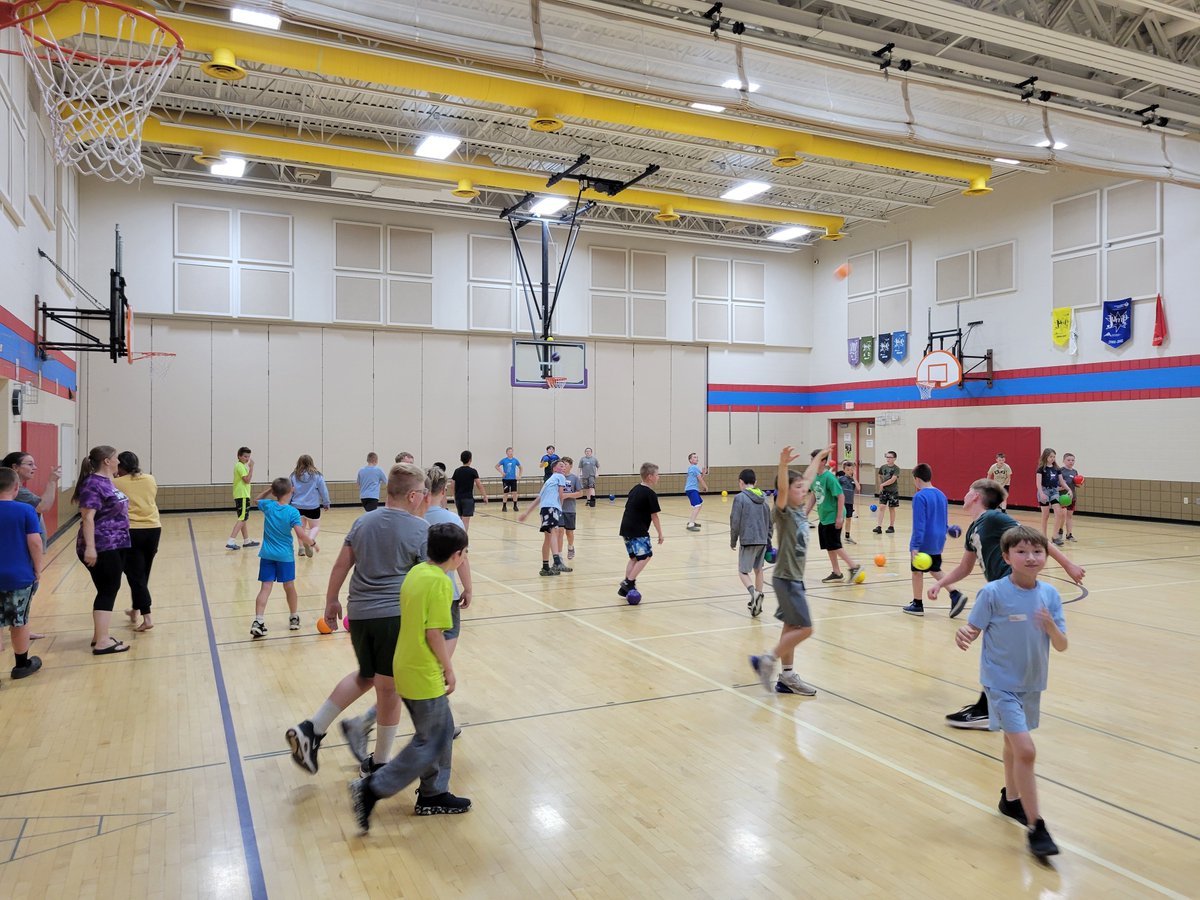 ISD745's tweet photo. Albany Elementary celebrated having a full "Huskie House" by participating in some activity rotations. Some activities included were Sidewalk Chalk, Bingo, Puzzles, Origami, Mural Painting, Dodgeball, Free Play, Legos, Calligraphy, and more! Fun was had by all!! https://t.co/dmv3yskgka