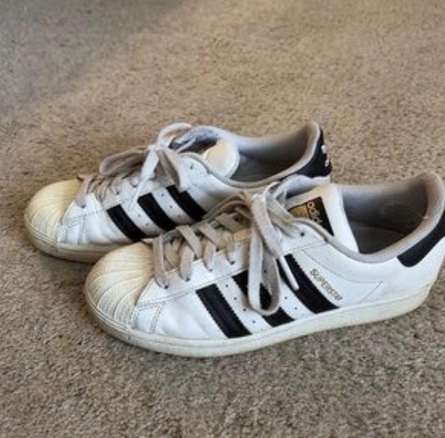 itsthegriim's tweet photo. Harry canonically wearing adidas shoes is just my favorite thing ever https://t.co/20l20LSxEh